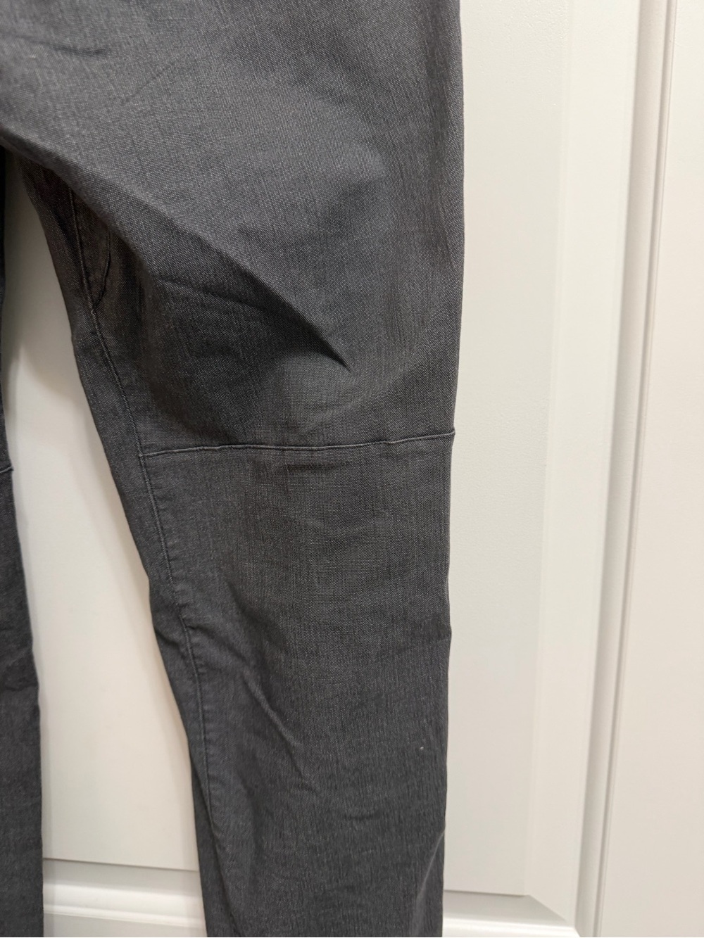 Lululemon Mens Commission Pant Slim Fit Dark Charcoal Gray Chino Size 28 - Picture 12 of 14